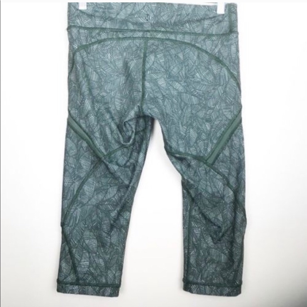 Lululemon green leaf & mesh capris size 6 - Picture 7 of 9